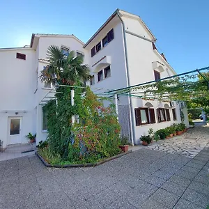 apartments-istria-baska-fam-tomasic.primorje-gorskikotar.com/